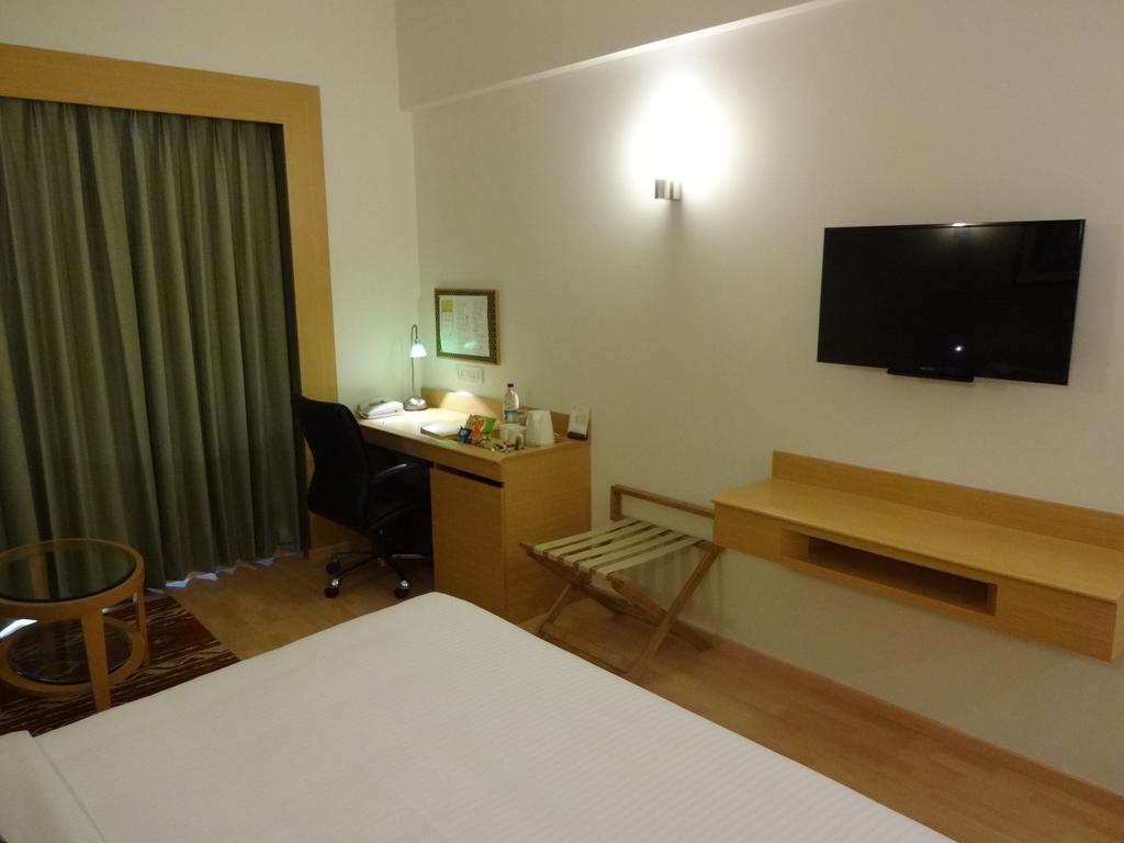 Lemon Tree Hotel, Gachibowli, Hyderabad Esterno foto