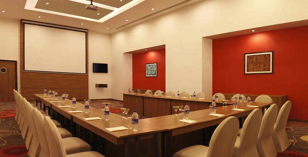 Lemon Tree Hotel, Gachibowli, Hyderabad Esterno foto