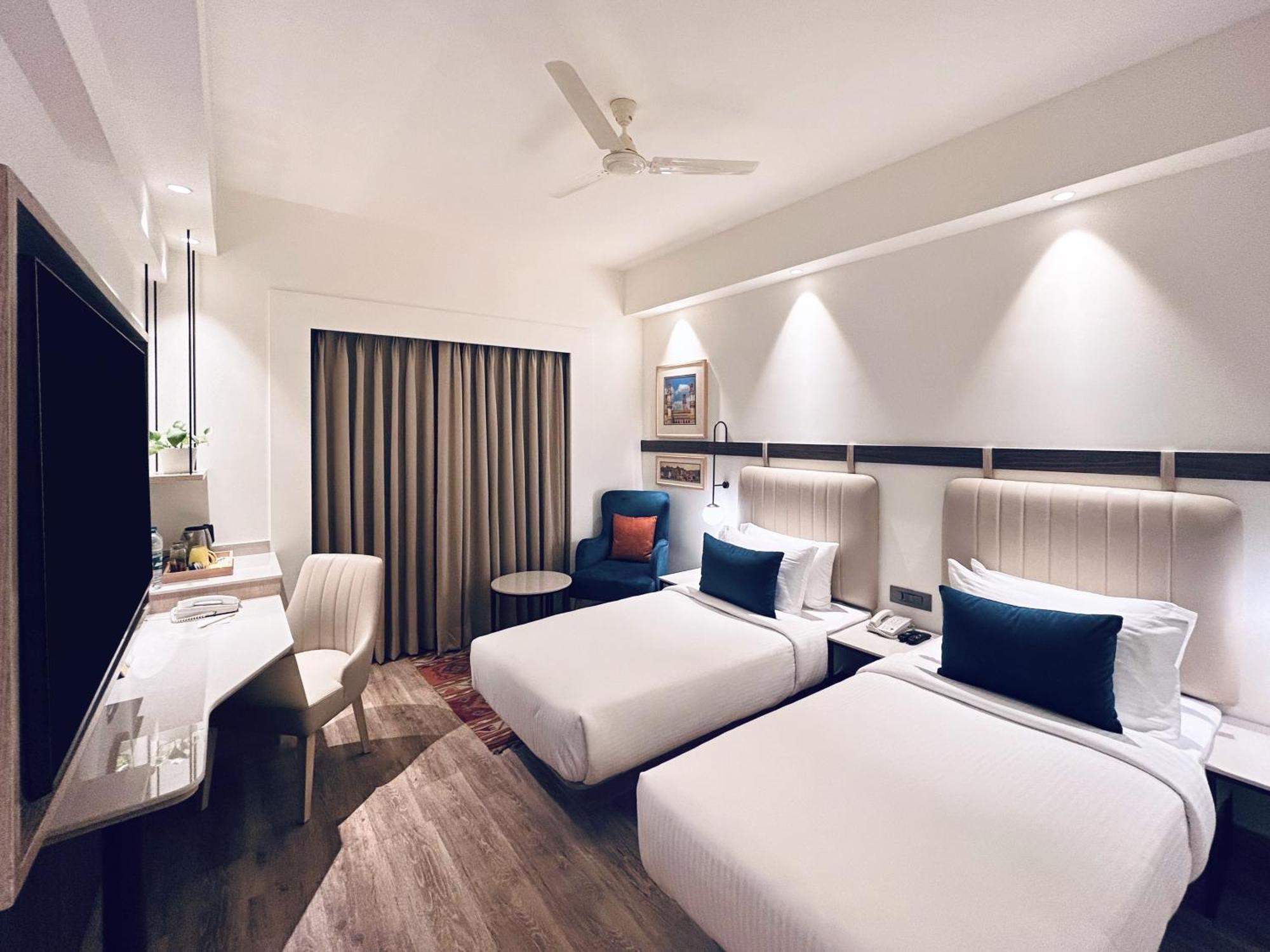 Lemon Tree Hotel, Gachibowli, Hyderabad Esterno foto