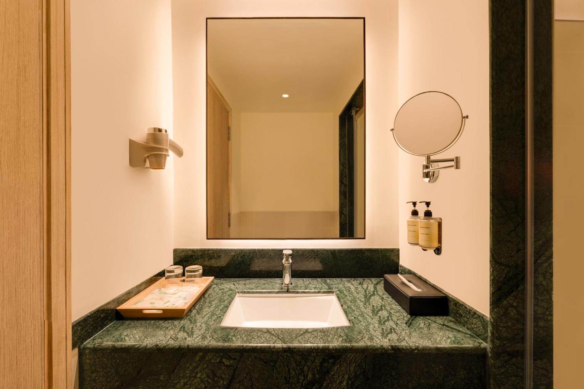 Lemon Tree Hotel, Gachibowli, Hyderabad Esterno foto