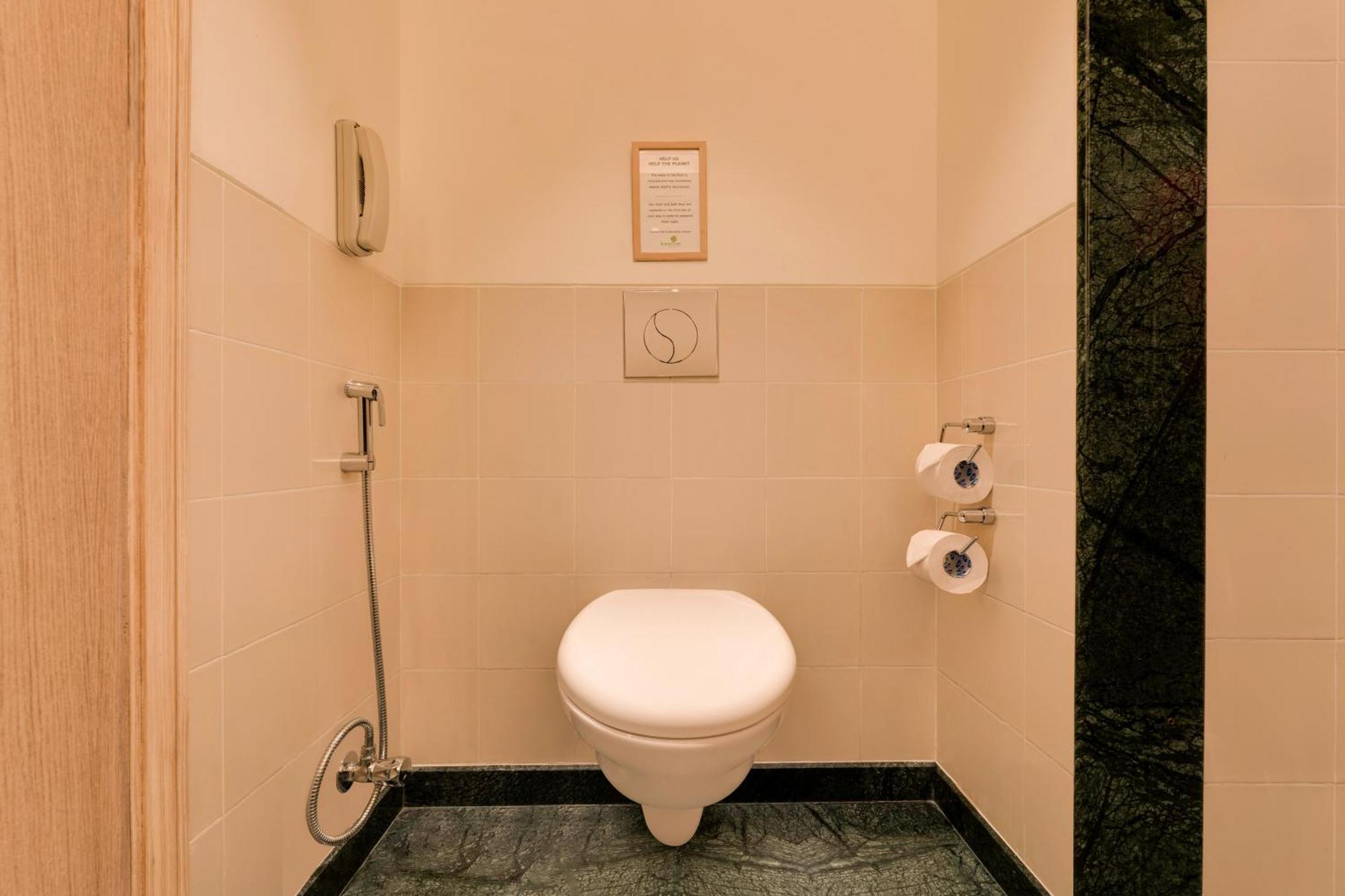 Lemon Tree Hotel, Gachibowli, Hyderabad Esterno foto