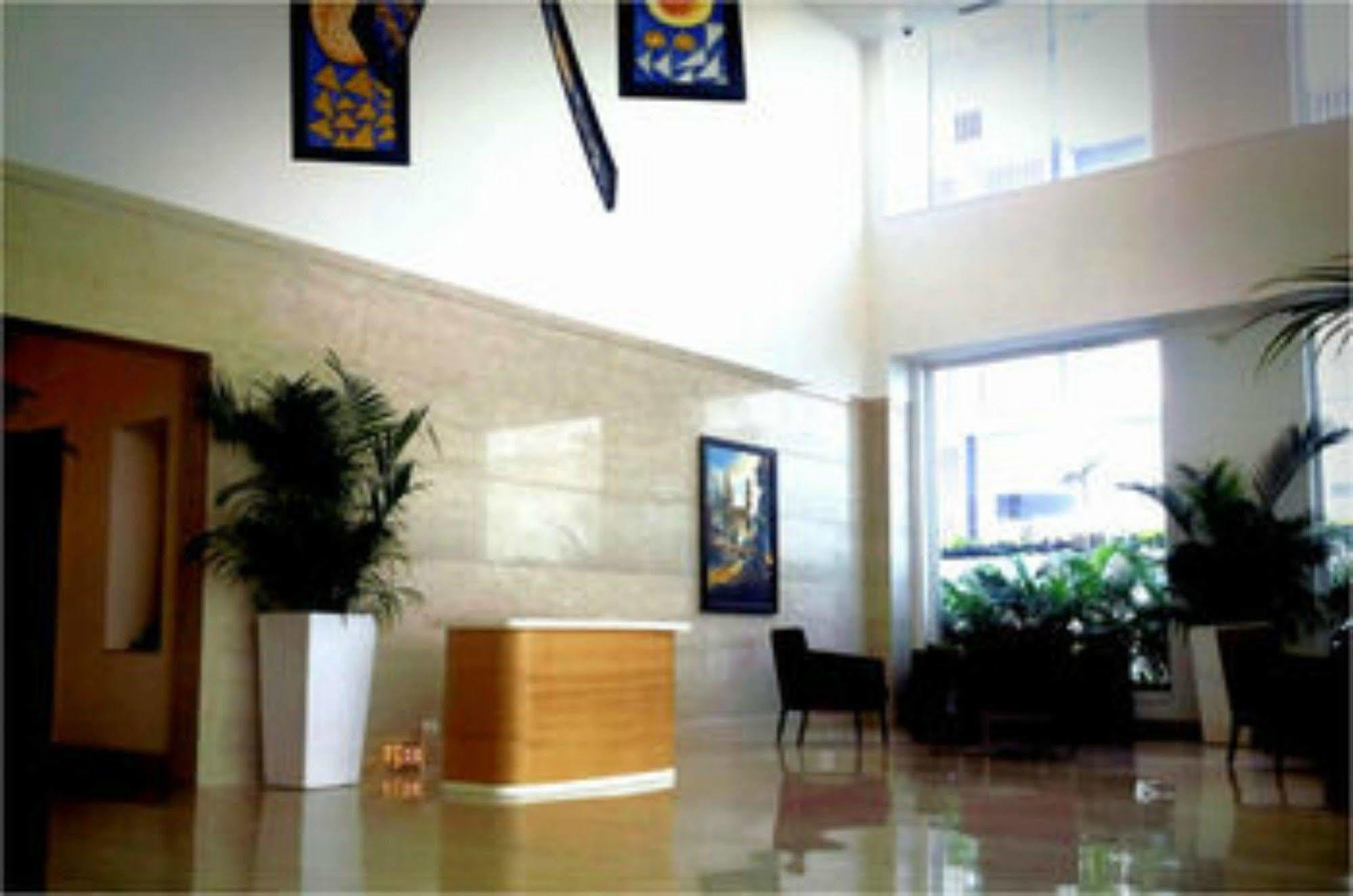Lemon Tree Hotel, Gachibowli, Hyderabad Esterno foto