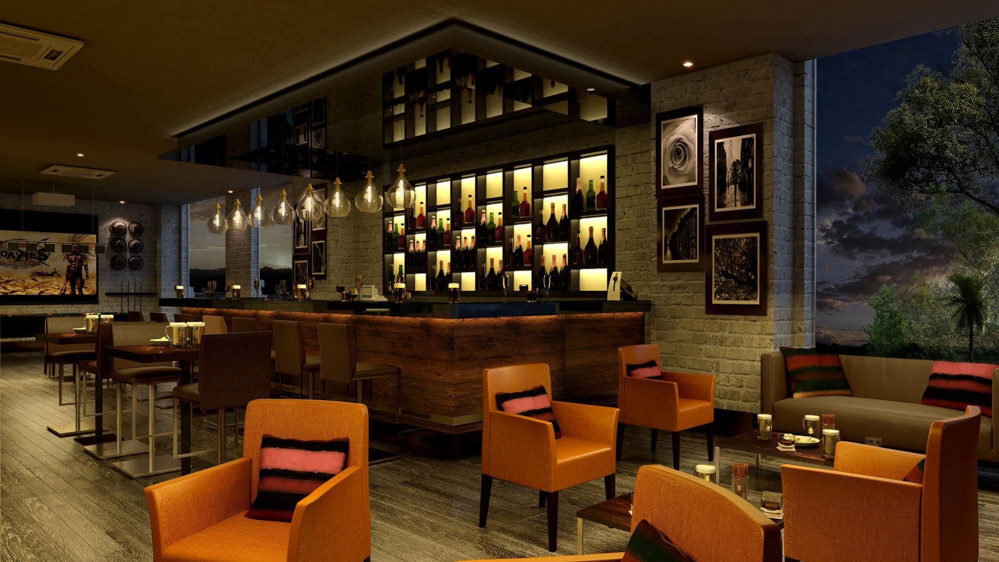 Lemon Tree Hotel, Gachibowli, Hyderabad Esterno foto