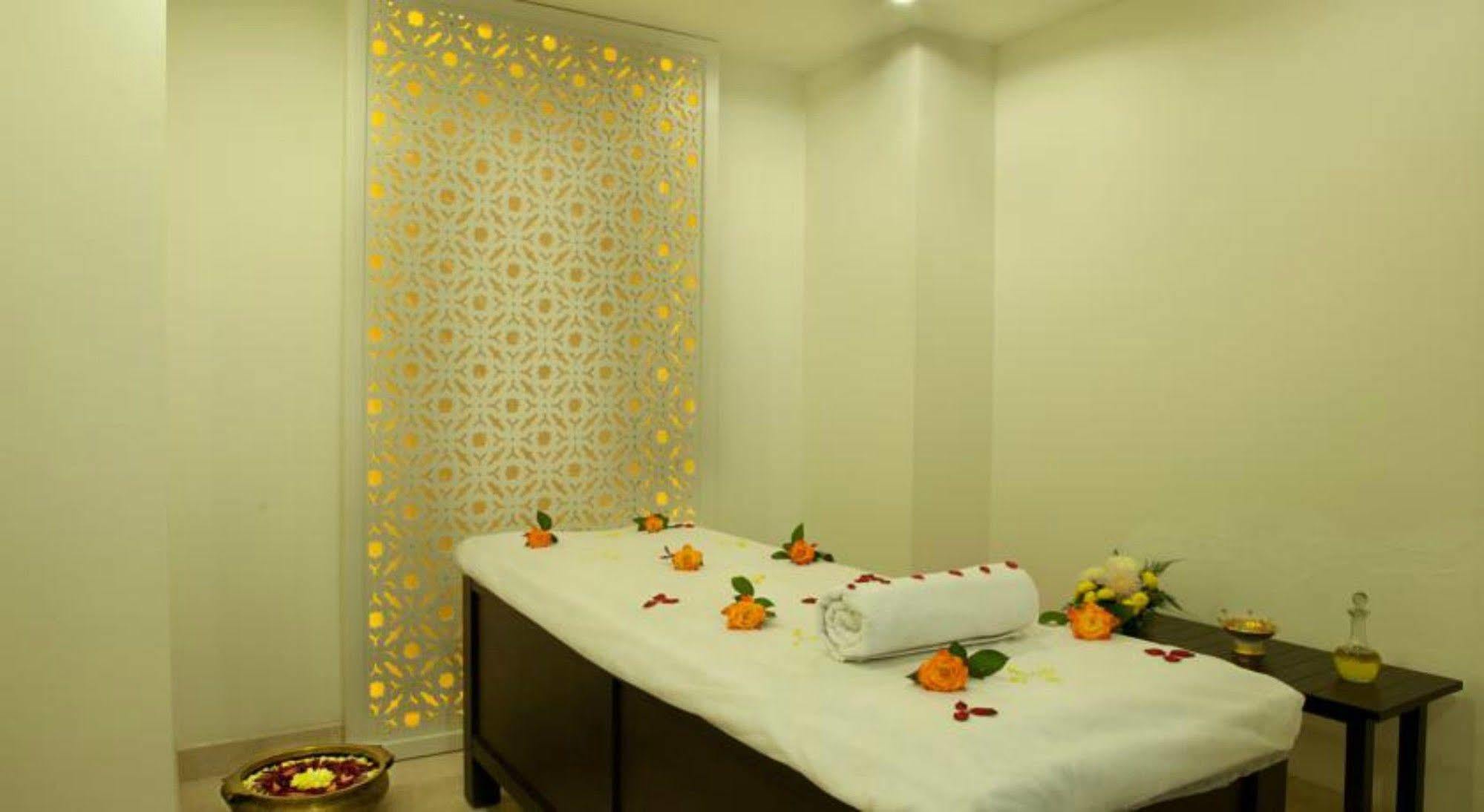 Lemon Tree Hotel, Gachibowli, Hyderabad Esterno foto
