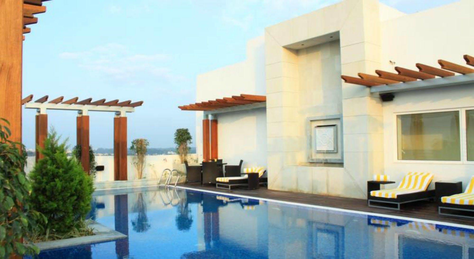 Lemon Tree Hotel, Gachibowli, Hyderabad Esterno foto